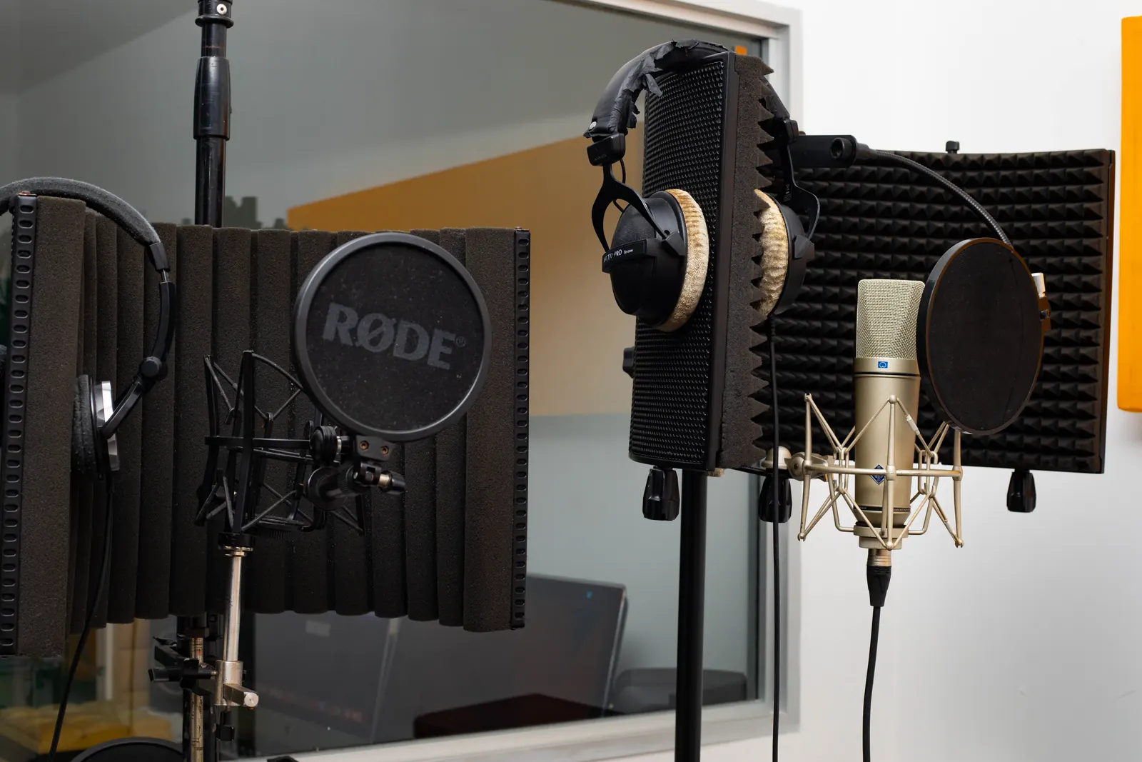 Vocal microphone and reflection filter in the treated SN7 live room.